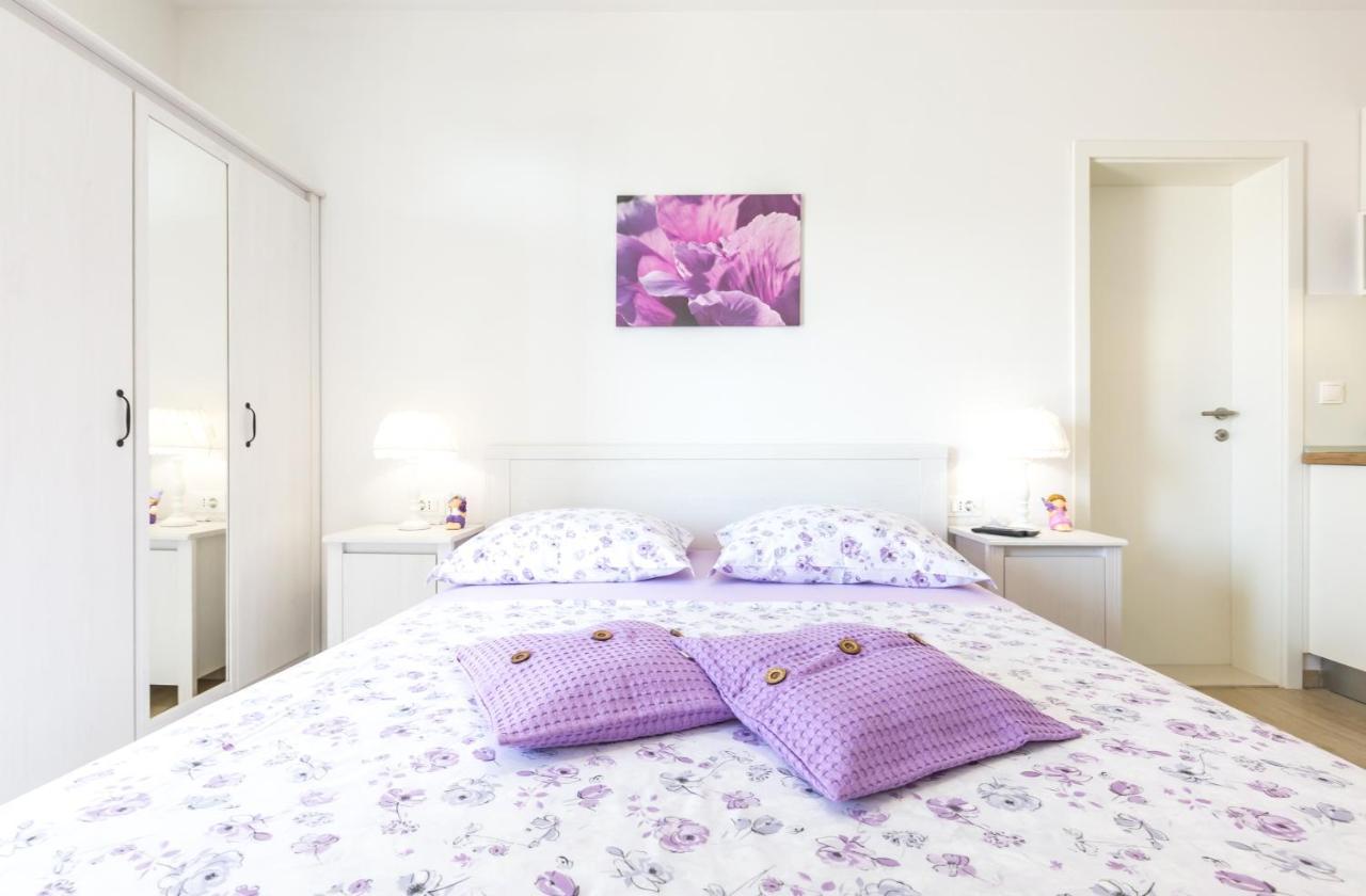 Apartmani Ksenija Tučepi Exterior foto